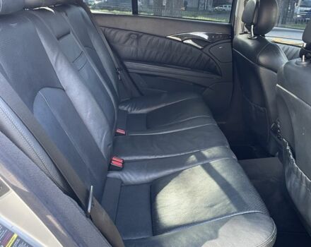 Серый Мерседес Е-Класс, объемом двигателя 3.2 л и пробегом 443 тыс. км за 3500 $, фото 9 на Automoto.ua