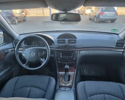 Серый Мерседес Е-Класс, объемом двигателя 2.1 л и пробегом 400 тыс. км за 5500 $, фото 4 на Automoto.ua