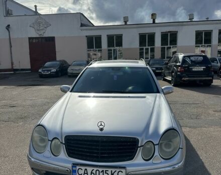Сірий Мерседес Е-Клас, об'ємом двигуна 2.7 л та пробігом 300 тис. км за 4500 $, фото 1 на Automoto.ua