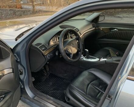 Серый Мерседес Е-Класс, объемом двигателя 3.2 л и пробегом 385 тыс. км за 4300 $, фото 4 на Automoto.ua