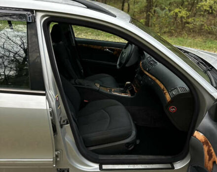 Мерседес Е-Класс 2003 в Киеве на Automoto.ua Серый Мерседес Е-Класс, объемом двигателя 2.2 л и пробегом 380 тыс. км за 5300 $, фото 12 на Automoto.ua