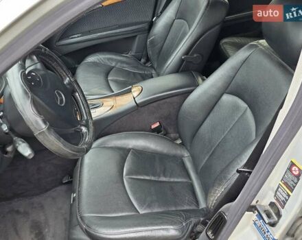 Серый Мерседес Е-Класс, объемом двигателя 2.15 л и пробегом 336 тыс. км за 6700 $, фото 5 на Automoto.ua