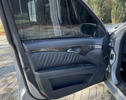 Серый Мерседес Е-Класс, объемом двигателя 3.2 л и пробегом 443 тыс. км за 3500 $, фото 7 на Automoto.ua