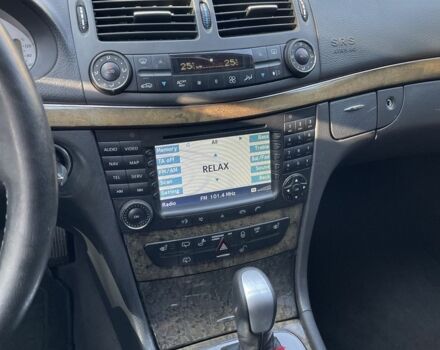 Серый Мерседес Е-Класс, объемом двигателя 3.2 л и пробегом 443 тыс. км за 3500 $, фото 4 на Automoto.ua