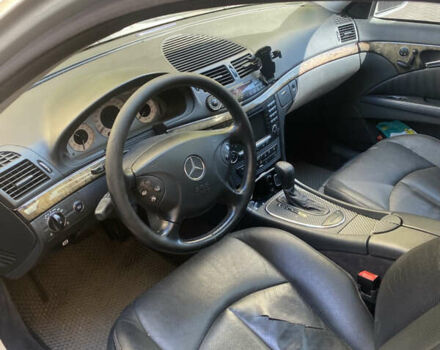 Серый Мерседес Е-Класс, объемом двигателя 2.6 л и пробегом 319 тыс. км за 6200 $, фото 4 на Automoto.ua