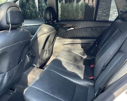 Серый Мерседес Е-Класс, объемом двигателя 3.2 л и пробегом 443 тыс. км за 3500 $, фото 10 на Automoto.ua