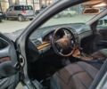 Серый Мерседес Е-Класс, объемом двигателя 2.1 л и пробегом 400 тыс. км за 4499 $, фото 4 на Automoto.ua