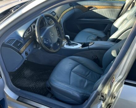 Серый Мерседес Е-Класс, объемом двигателя 3.2 л и пробегом 430 тыс. км за 4800 $, фото 9 на Automoto.ua