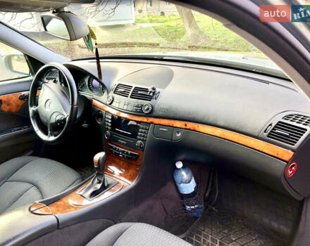 Серый Мерседес Е-Класс, объемом двигателя 1.8 л и пробегом 160 тыс. км за 7000 $, фото 12 на Automoto.ua