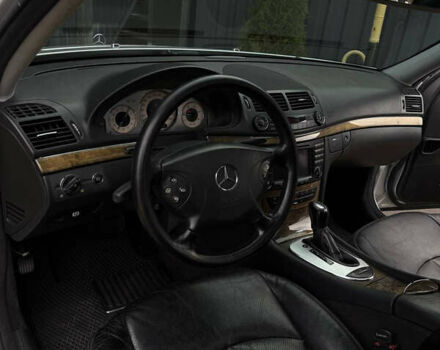 Серый Мерседес Е-Класс, объемом двигателя 3.22 л и пробегом 260 тыс. км за 8500 $, фото 2 на Automoto.ua