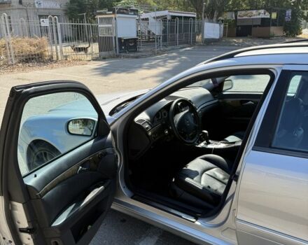 Серый Мерседес Е-Класс, объемом двигателя 3.2 л и пробегом 320 тыс. км за 3000 $, фото 5 на Automoto.ua