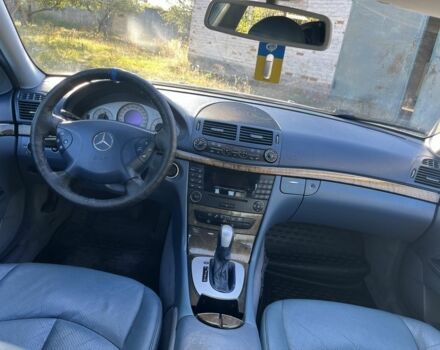 Серый Мерседес Е-Класс, объемом двигателя 3.2 л и пробегом 430 тыс. км за 4800 $, фото 11 на Automoto.ua