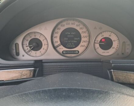 Серый Мерседес Е-Класс, объемом двигателя 2.2 л и пробегом 425 тыс. км за 6200 $, фото 5 на Automoto.ua