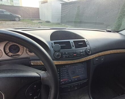 Серый Мерседес Е-Класс, объемом двигателя 2.2 л и пробегом 425 тыс. км за 6200 $, фото 7 на Automoto.ua