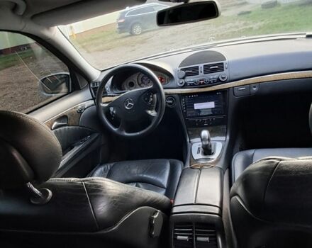 Серый Мерседес Е-Класс, объемом двигателя 2.2 л и пробегом 425 тыс. км за 6200 $, фото 4 на Automoto.ua