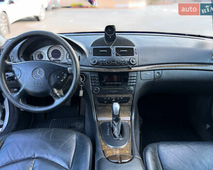 Сірий Мерседес Е-Клас, об'ємом двигуна 2.69 л та пробігом 433 тис. км за 7600 $, фото 14 на Automoto.ua