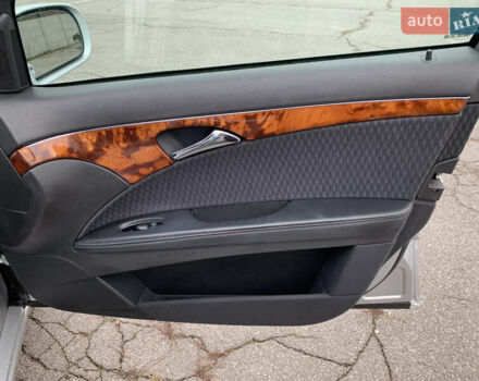 Сірий Мерседес Е-Клас, об'ємом двигуна 1.8 л та пробігом 240 тис. км за 7700 $, фото 51 на Automoto.ua