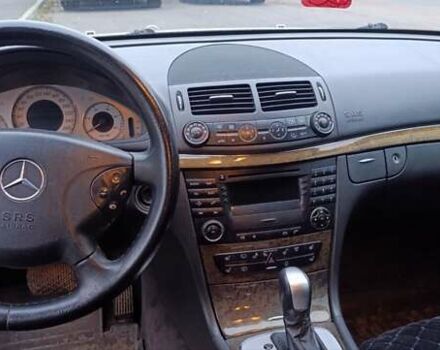 Серый Мерседес Е-Класс, объемом двигателя 3.2 л и пробегом 411 тыс. км за 6500 $, фото 4 на Automoto.ua