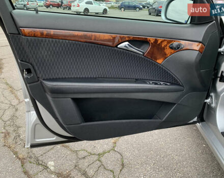 Сірий Мерседес Е-Клас, об'ємом двигуна 1.8 л та пробігом 240 тис. км за 7700 $, фото 16 на Automoto.ua