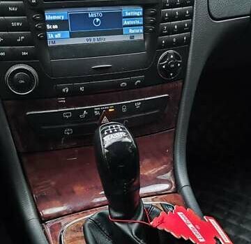 Серый Мерседес Е-Класс, объемом двигателя 2.15 л и пробегом 302 тыс. км за 6600 $, фото 23 на Automoto.ua