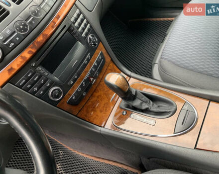 Сірий Мерседес Е-Клас, об'ємом двигуна 1.8 л та пробігом 240 тис. км за 7700 $, фото 13 на Automoto.ua