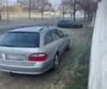 Серый Мерседес Е-Класс, объемом двигателя 2.2 л и пробегом 400 тыс. км за 3875 $, фото 2 на Automoto.ua