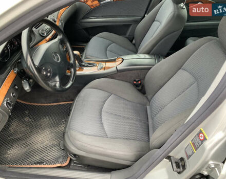 Сірий Мерседес Е-Клас, об'ємом двигуна 1.8 л та пробігом 240 тис. км за 7700 $, фото 38 на Automoto.ua