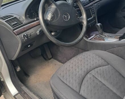 Серый Мерседес Е-Класс, объемом двигателя 2.1 л и пробегом 285 тыс. км за 6770 $, фото 10 на Automoto.ua