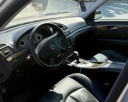 Серый Мерседес Е-Класс, объемом двигателя 3.2 л и пробегом 320 тыс. км за 3000 $, фото 6 на Automoto.ua