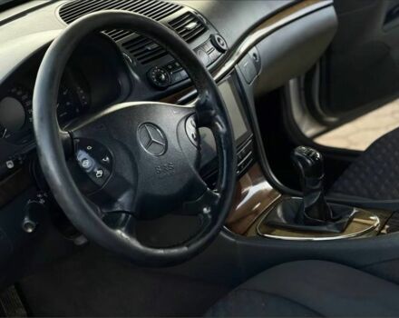 Серый Мерседес Е-Класс, объемом двигателя 2.2 л и пробегом 327 тыс. км за 2450 $, фото 19 на Automoto.ua