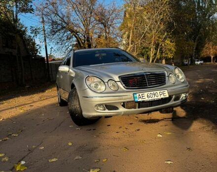 Серый Мерседес Е-Класс, объемом двигателя 3.2 л и пробегом 409 тыс. км за 6400 $, фото 1 на Automoto.ua