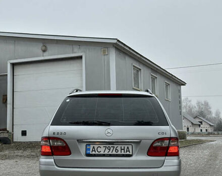 Сірий Мерседес Е-Клас, об'ємом двигуна 2.2 л та пробігом 270 тис. км за 6500 $, фото 5 на Automoto.ua