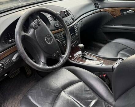 Мерседес Е-Клас 2005 у Галиче на Automoto.ua Сірий Мерседес Е-Клас, об'ємом двигуна 1.8 л та пробігом 319 тис. км за 5200 $, фото 4 на Automoto.ua