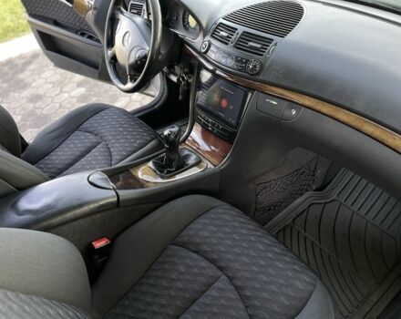 Мерседес Е-Клас 2005 у Рівному на Automoto.ua Сірий Мерседес Е-Клас, об'ємом двигуна 2.2 л та пробігом 320 тис. км за 2650 $, фото 17 на Automoto.ua