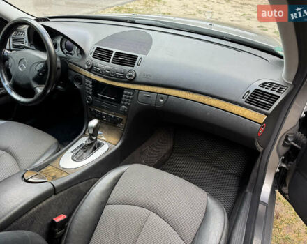 Сірий Мерседес Е-Клас, об'ємом двигуна 3.22 л та пробігом 265 тис. км за 7500 $, фото 25 на Automoto.ua