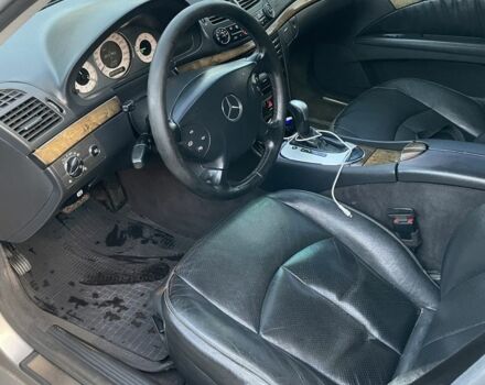 Мерседес Е-Клас 2005 у Хусте на Automoto.ua Сірий Мерседес Е-Клас, об'ємом двигуна 3 л та пробігом 383 тис. км за 7700 $, фото 12 на Automoto.ua