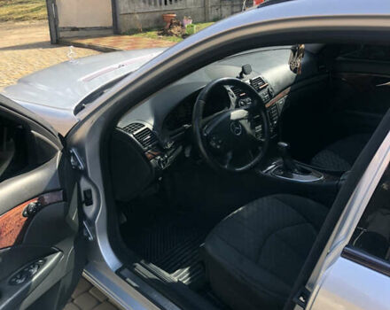 Серый Мерседес Е-Класс, объемом двигателя 2.15 л и пробегом 500 тыс. км за 5550 $, фото 20 на Automoto.ua