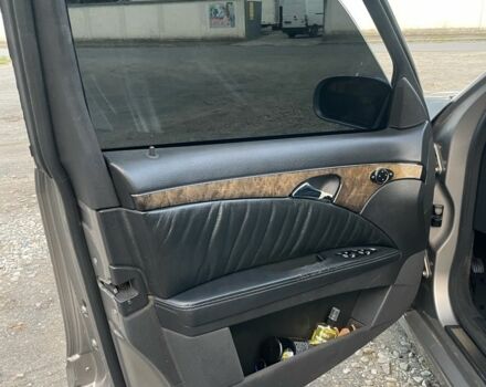 Мерседес Е-Клас 2005 у Хусте на Automoto.ua Сірий Мерседес Е-Клас, об'ємом двигуна 3 л та пробігом 383 тис. км за 7700 $, фото 19 на Automoto.ua