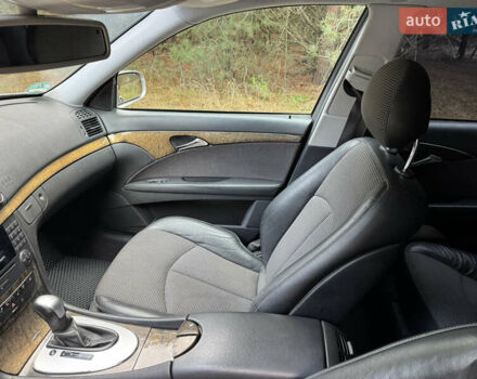 Сірий Мерседес Е-Клас, об'ємом двигуна 3.22 л та пробігом 265 тис. км за 7500 $, фото 19 на Automoto.ua