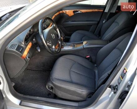 Мерседес Е-Клас 2005 у Львові на Automoto.ua Сірий Мерседес Е-Клас, об'ємом двигуна 1.8 л та пробігом 307 тис. км за 5600 $, фото 15 на Automoto.ua