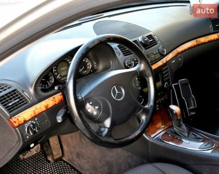 Мерседес Е-Клас 2005 у Львові на Automoto.ua Сірий Мерседес Е-Клас, об'ємом двигуна 1.8 л та пробігом 307 тис. км за 5600 $, фото 16 на Automoto.ua