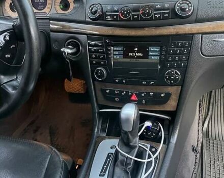 Мерседес Е-Класс 2005 в Хусте на Automoto.ua Серый Мерседес Е-Класс, объемом двигателя 3 л и пробегом 383 тыс. км за 7700 $, фото 11 на Automoto.ua