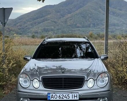 Мерседес Е-Класс 2005 в Хусте на Automoto.ua Серый Мерседес Е-Класс, объемом двигателя 3 л и пробегом 383 тыс. км за 7700 $, фото 1 на Automoto.ua