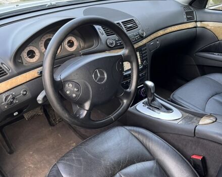 Сірий Мерседес Е-Клас, об'ємом двигуна 3.2 л та пробігом 360 тис. км за 3100 $, фото 21 на Automoto.ua