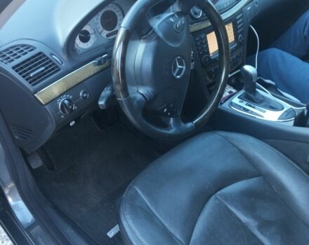 Серый Мерседес Е-Класс, объемом двигателя 3.2 л и пробегом 47 тыс. км за 3200 $, фото 4 на Automoto.ua