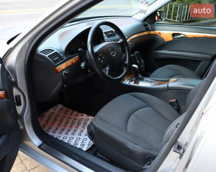 Серый Мерседес Е-Класс, объемом двигателя 1.8 л и пробегом 307 тыс. км за 5800 $, фото 14 на Automoto.ua