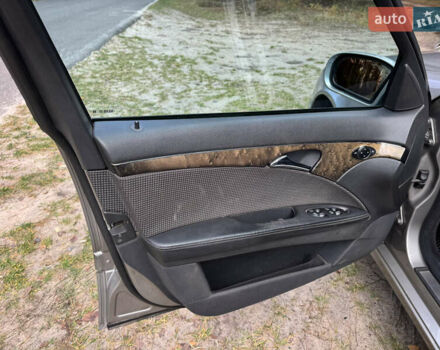 Сірий Мерседес Е-Клас, об'ємом двигуна 3.22 л та пробігом 265 тис. км за 7500 $, фото 16 на Automoto.ua