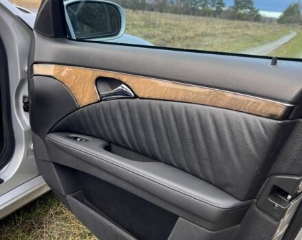 Сірий Мерседес Е-Клас, об'ємом двигуна 3.2 л та пробігом 360 тис. км за 3100 $, фото 17 на Automoto.ua