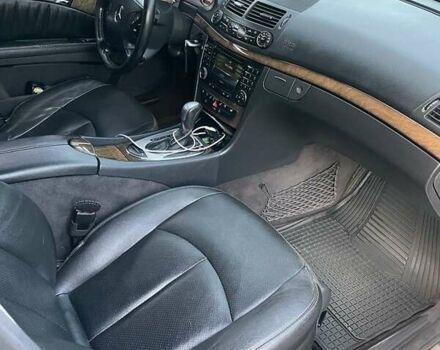 Мерседес Е-Класс 2005 в Хусте на Automoto.ua Серый Мерседес Е-Класс, объемом двигателя 3 л и пробегом 383 тыс. км за 7700 $, фото 8 на Automoto.ua