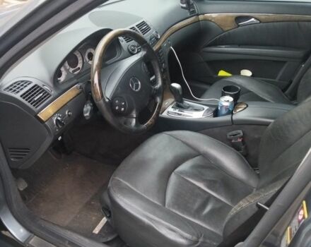 Серый Мерседес Е-Класс, объемом двигателя 3.2 л и пробегом 400 тыс. км за 3800 $, фото 3 на Automoto.ua